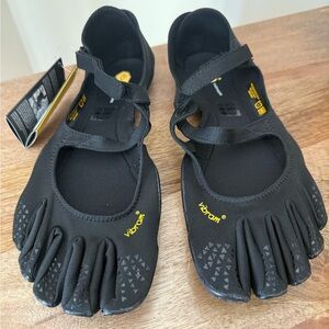 Vibram Women's Black V-Soul FiveFingers Shoes- Size 42